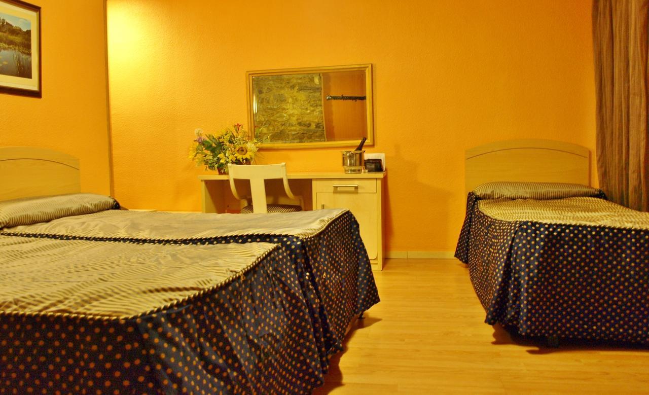 Hotel Mur Хака Номер фото